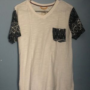 Small Free Planet Pocket V-Neck